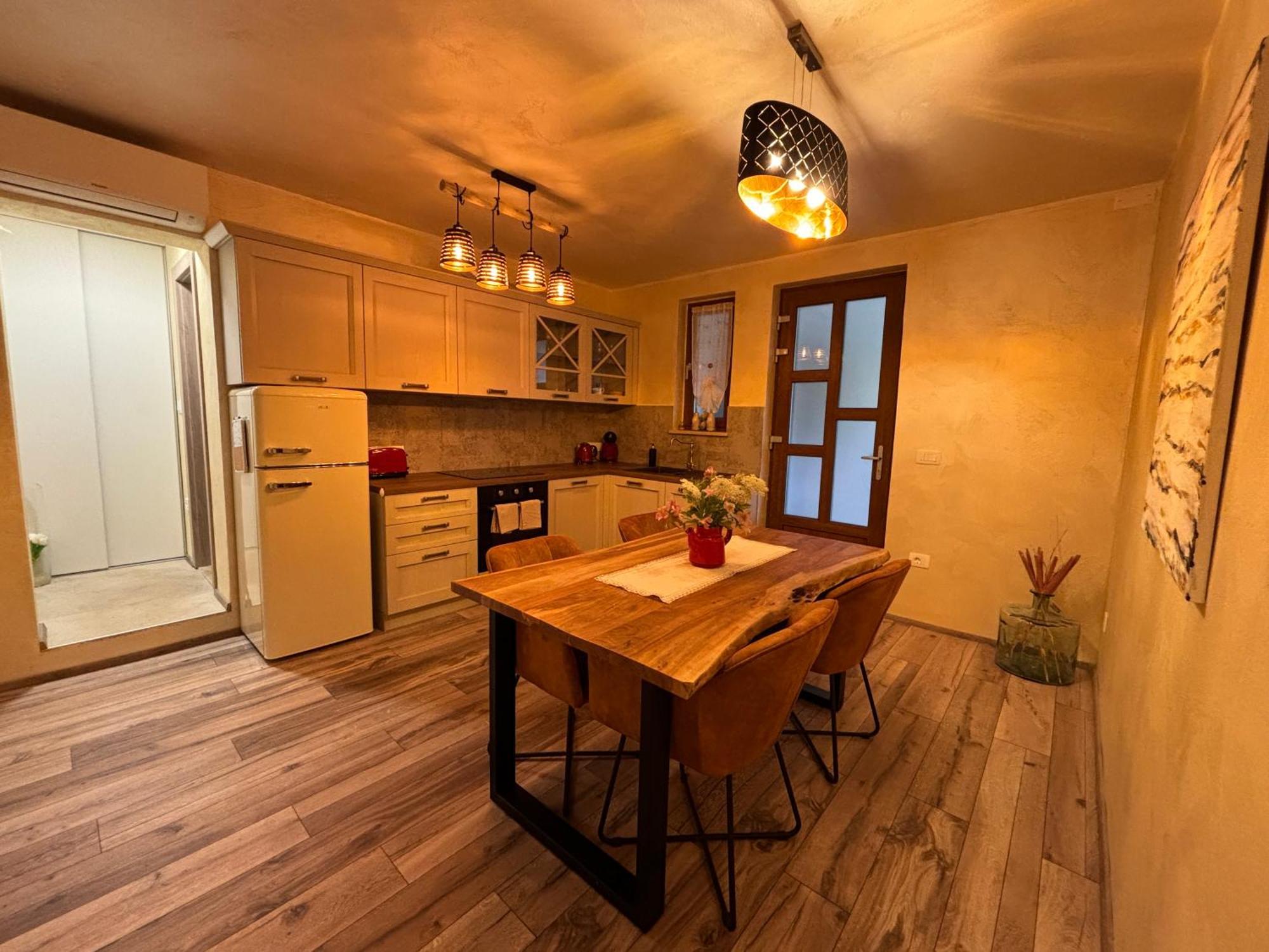 Apartmán Amor, Flat With Private Hot Tub, Breathtaking Views And Free Parking In A Garage, Bookable Year Round, Also Take A Look At Our Flat Coccolina