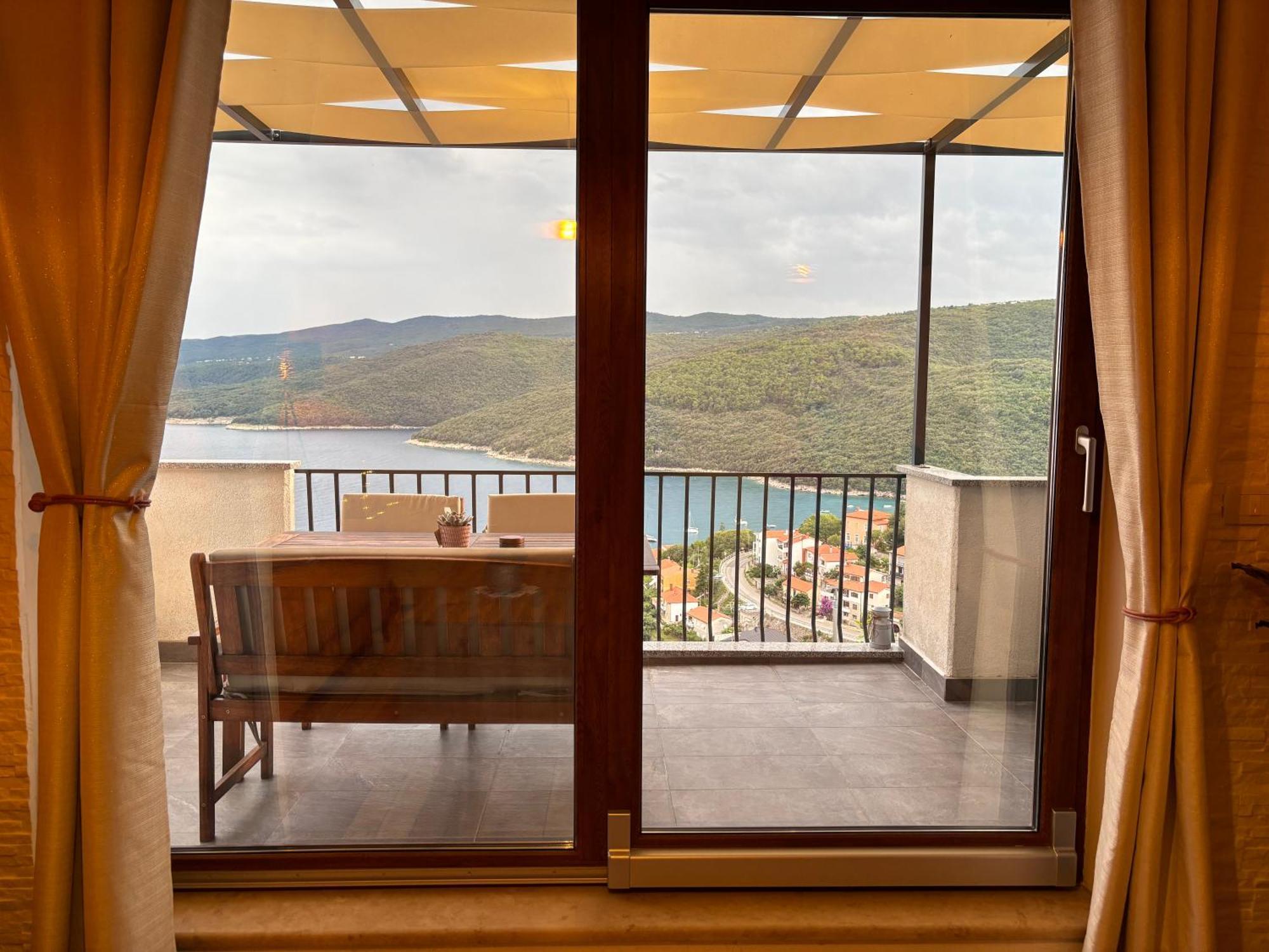 Amor, Flat With Private Hot Tub, Breathtaking Views And Free Parking In A Garage, Bookable Year Round, Also Take A Look At Our Flat Coccolina Apartmán
